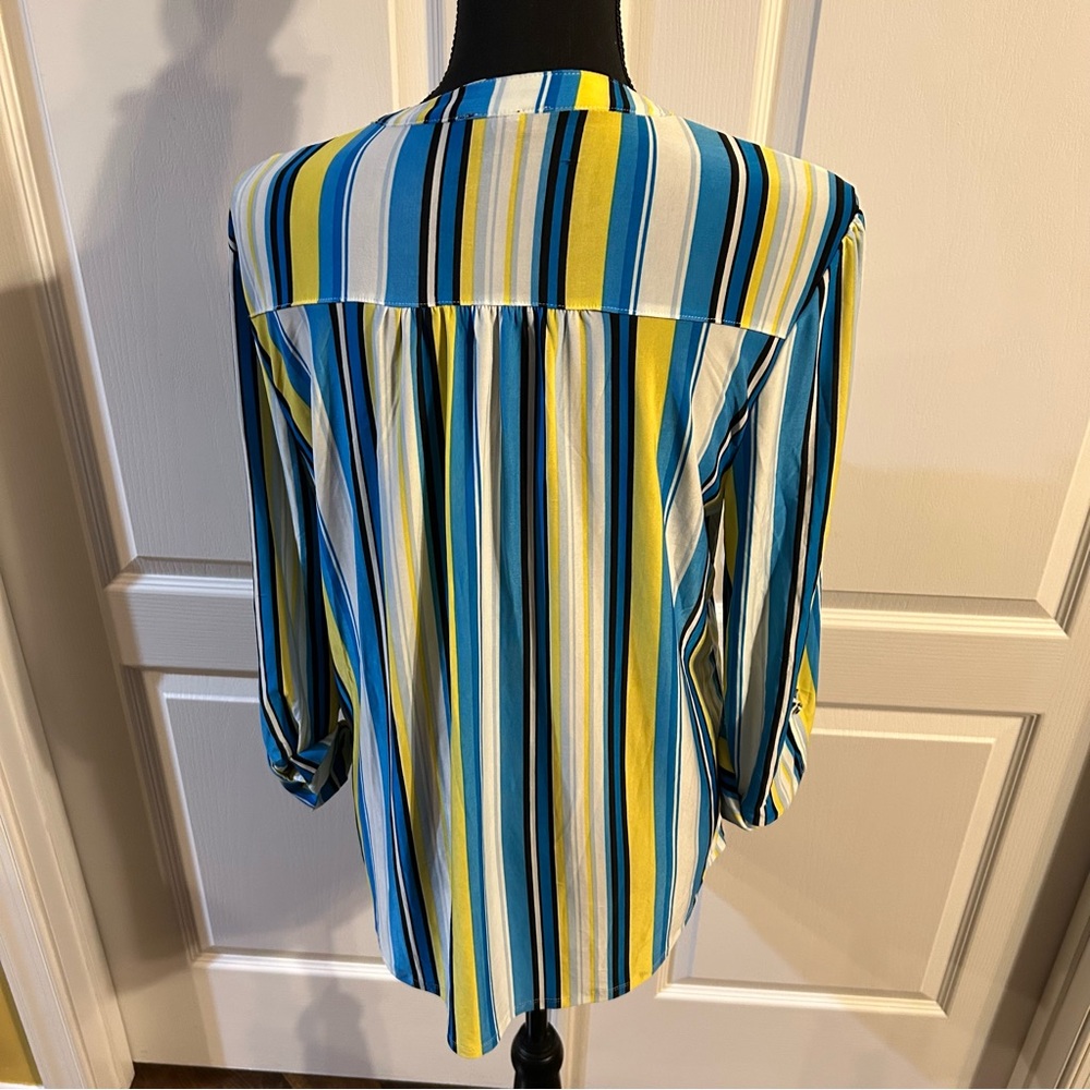 Beautiful Tunic Style Blouse - Picture 4 of 4